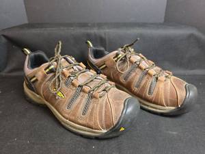 lot 540 image: KEEN Utility Hiking Shoes Size 11.5D Mens