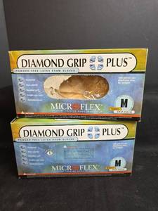 lot 544 image: Microflex Diamond Grip Plus Powder-Free LATEX Exam Gloves Size M 1.5 Boxes