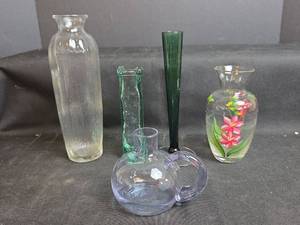 lot 554 image: 5 Piece Vase