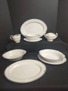 lot 580 image: Harmony House Fine China, 9 Pieces