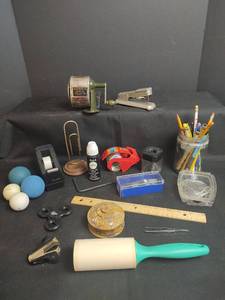lot 596 image: Assorted Office Supplies
