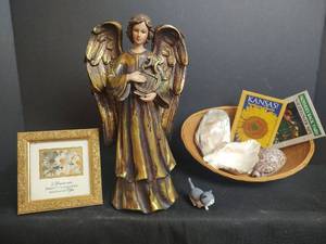 lot 603 image: Decorative Assecories