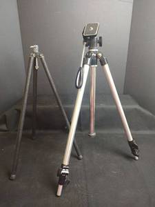 lot 606 image: Camera Tripods, Qty 2