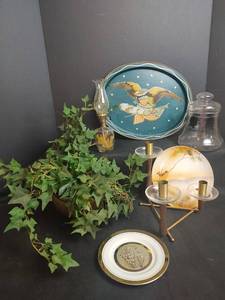lot 619 image: Assorted Decorative Lot