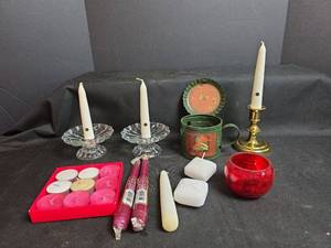 lot 644 image: Holiday Candle and Decor