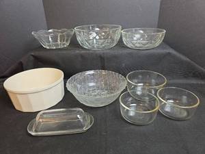 lot 653 image: Mixed Glassware and Ceramic Bowl