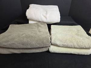 lot 655 image: Bath Towels