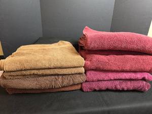 lot 656 image: Assorted Bath Towels