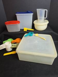 lot 662 image: Tupperware Kitchen Storage and Gadgets