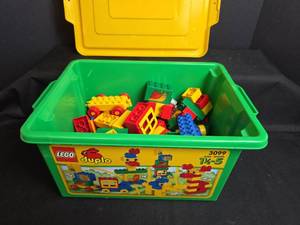 lot 669 image: LEGO Duplo 3099 Building Set - Ages 1.5-5