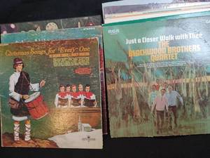 lot 679 image: Vintage Vinyl Records Christmas, Holiday and Religious