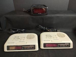 lot 690 image: Sony Dream Machine FMAM Clock Radios and Acurite Alarm Clock