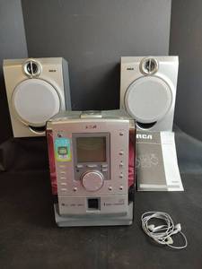 lot 695 image: RCA RS2056 Compact Audio System 5 Disc CD Changer with Speakers