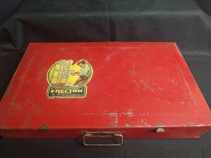 lot 699 image: Vintage Erector All-Electric Construction Set with Original Manual