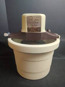 lot 726 image: RCW Mini Yum Yum Machine, 12 Gallon Model 76