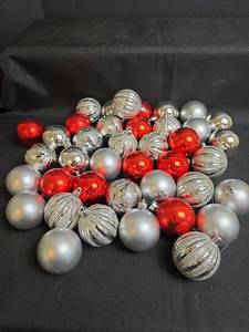 lot 755 image: Christmas Shatterproof Ball Ornaments
