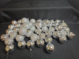 lot 756 image: Assorted Christmas Ornament Shatterproof Balls