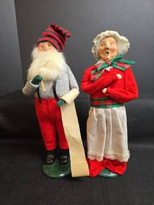 lot 759 image: Byers Choice Ltd Caroler Figurines Set of 2 1985 1986