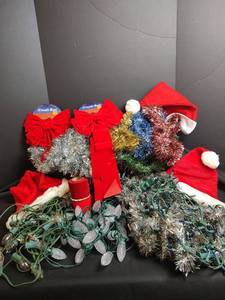 lot 762 image: Assorted Christmas Lot