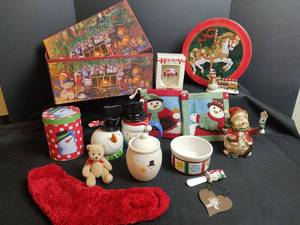 lot 768 image: Assorted Snowman Decor