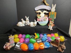 lot 772 image: Assorted Easter Decorations