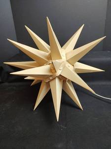 lot 773 image: Lighted Star-shaped Accent Fixture