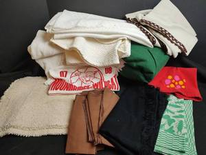 lot 774 image: Assorted Tablecloths, Round, Square, Oblong and Woven Placemats