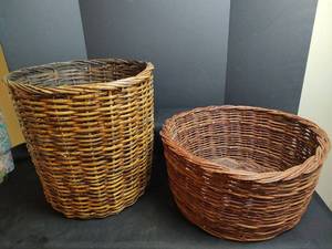 lot 808 image: Large Woven Baskets, qty 2