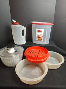 lot 819 image: Assorted Kitchen Lot