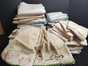 lot 827 image: Vintage Embroidered Pillowcases and Plain Linens, Pillowcases, Sheet Sets and Shower Curtains