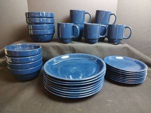 lot 829 image: Mainstays Stackables Blue Dinnerware, 8 Piece Settings