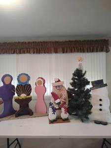 lot 854 image: Assorted Christmas Lot
