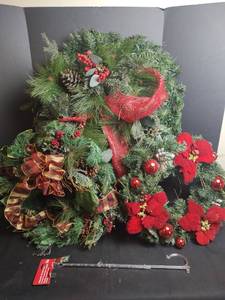 lot 855 image: Assorted Christmas Wreaths