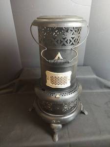 lot 858 image: Vintage Perfection Oil Heater No. 525