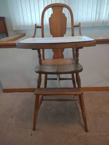 lot 865 image: Vintage Wood High Chair with Removable Metal White Tray