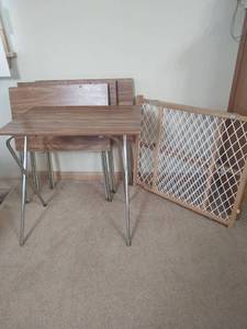 lot 880 image: Vintage TV Trays with Safety Gate
