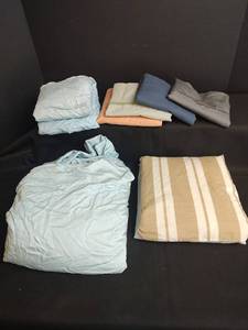 lot 886 image: Bamboo Standard Size Light Blue Sheet Set with Twin Size Flat Sheet and Extra Pillowcases
