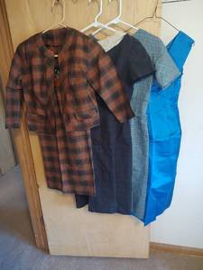 lot 887 image: Vintage Womens Clothing