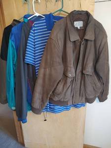lot 894 image: Mens Jackets, Sports Team Pullovers and More, XL