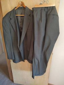 lot 900 image: Oscar de la Renta Mens Two-Piece Suit Charcoal Gray, See Pictures for Sizing