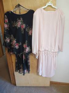 lot 903 image: Womens Two Piece Outfits, See Pictures for Size