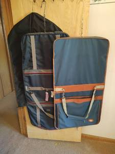 lot 905 image: Garment Bags