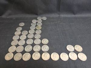 lot 929 image: 39 Kennedy Half Dollar Coins from 1971-1981