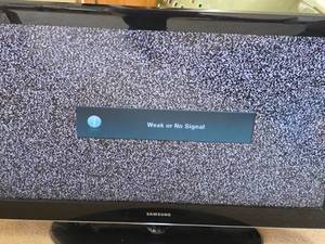lot 935 image: Samsung LN40A550P3F 40 inch LCD Television - No Remote (Powers on)