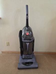 lot 947 image: Hoover U5753-960 Twin Chamber Upright Vacuum Cleaner (powers on)