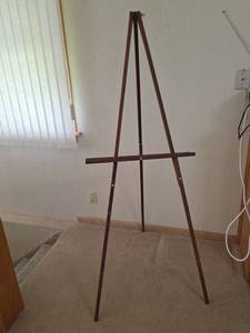 lot 949 image: 5ft. Tripod Easel