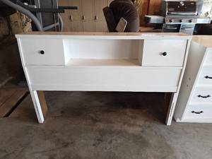 lot 1011 image: White Headboard with Storage Shelves and Doors