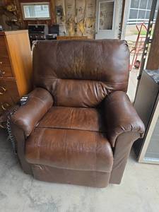 lot 1023 image: Catnapper Powr Lift Power Recliner Chair Brown - Tested and Works