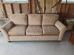 lot 1026 image: 84in Justice Furniture 3-Seat Sofa, Tan Upholstery