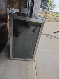 lot 1027 image: Antarctic Star JC-90VEL-F Free Standing Beverage Cooler 115V 1.2A with Digital Temperature Control- Tested Works